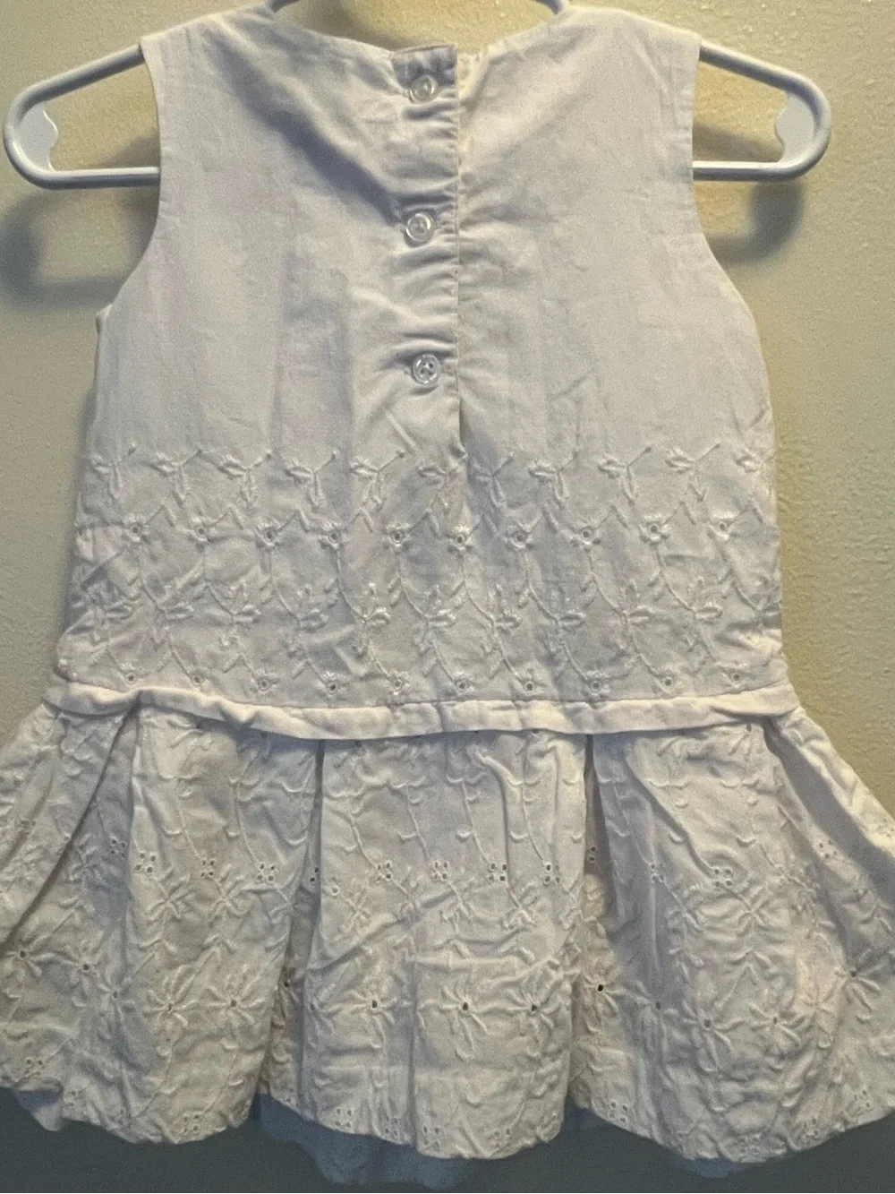 GAP White Eyelet Sleeveless Dress size 12-18 months
